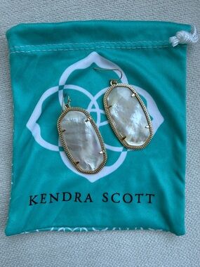 Kendra Scott Elle Gold Mother-of-Pearl Oval Drop Earrings